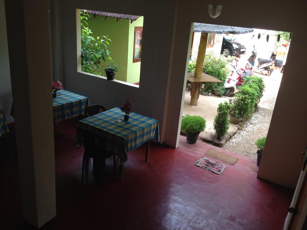 Sun Ocean Inn Mirissa Bagian luar foto