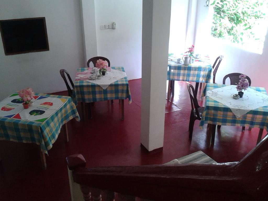 Sun Ocean Inn Mirissa Bagian luar foto