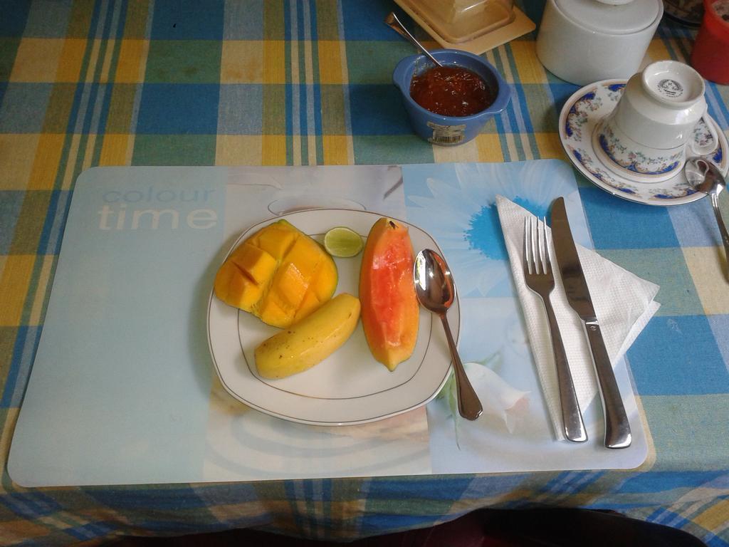 Sun Ocean Inn Mirissa Bagian luar foto