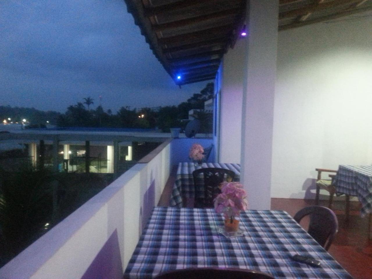 Sun Ocean Inn Mirissa Bagian luar foto