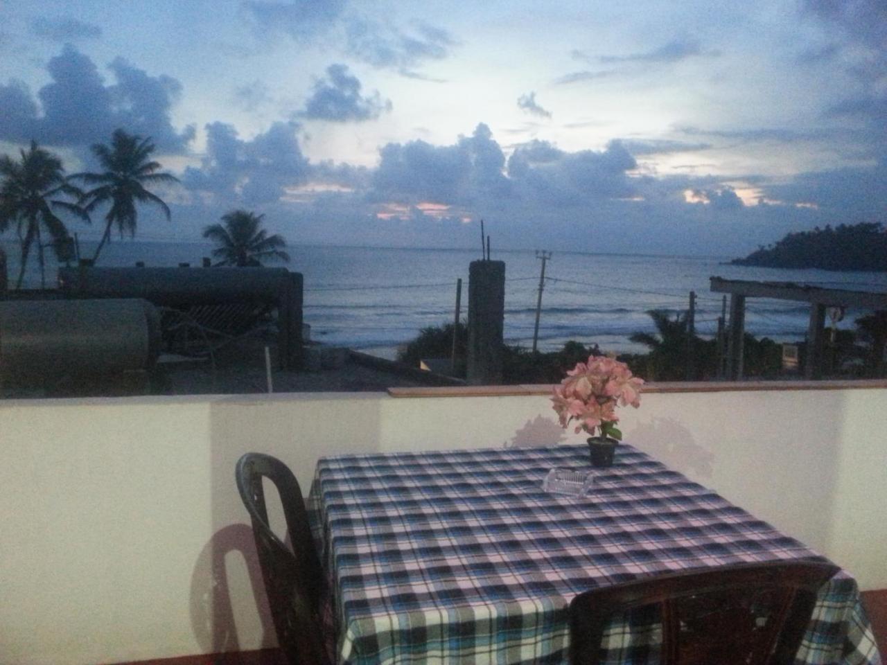 Sun Ocean Inn Mirissa Bagian luar foto