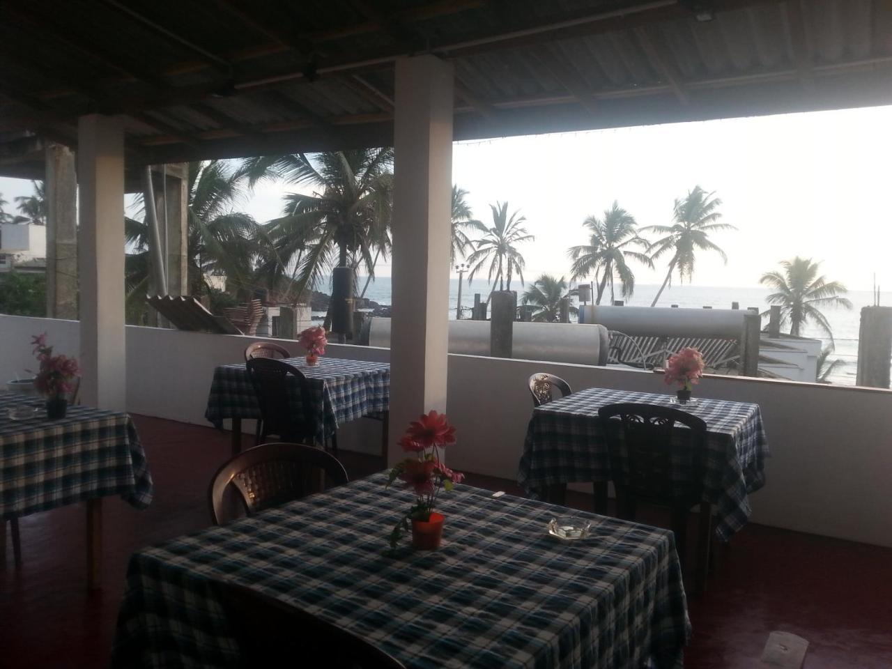 Sun Ocean Inn Mirissa Bagian luar foto