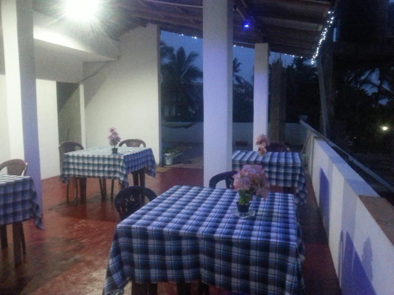 Sun Ocean Inn Mirissa Bagian luar foto