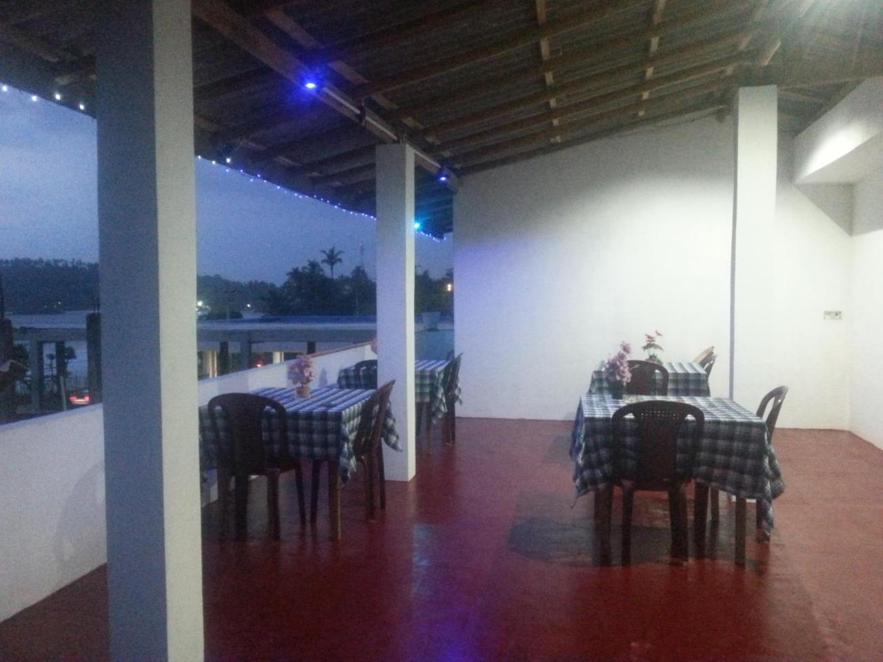 Sun Ocean Inn Mirissa Bagian luar foto