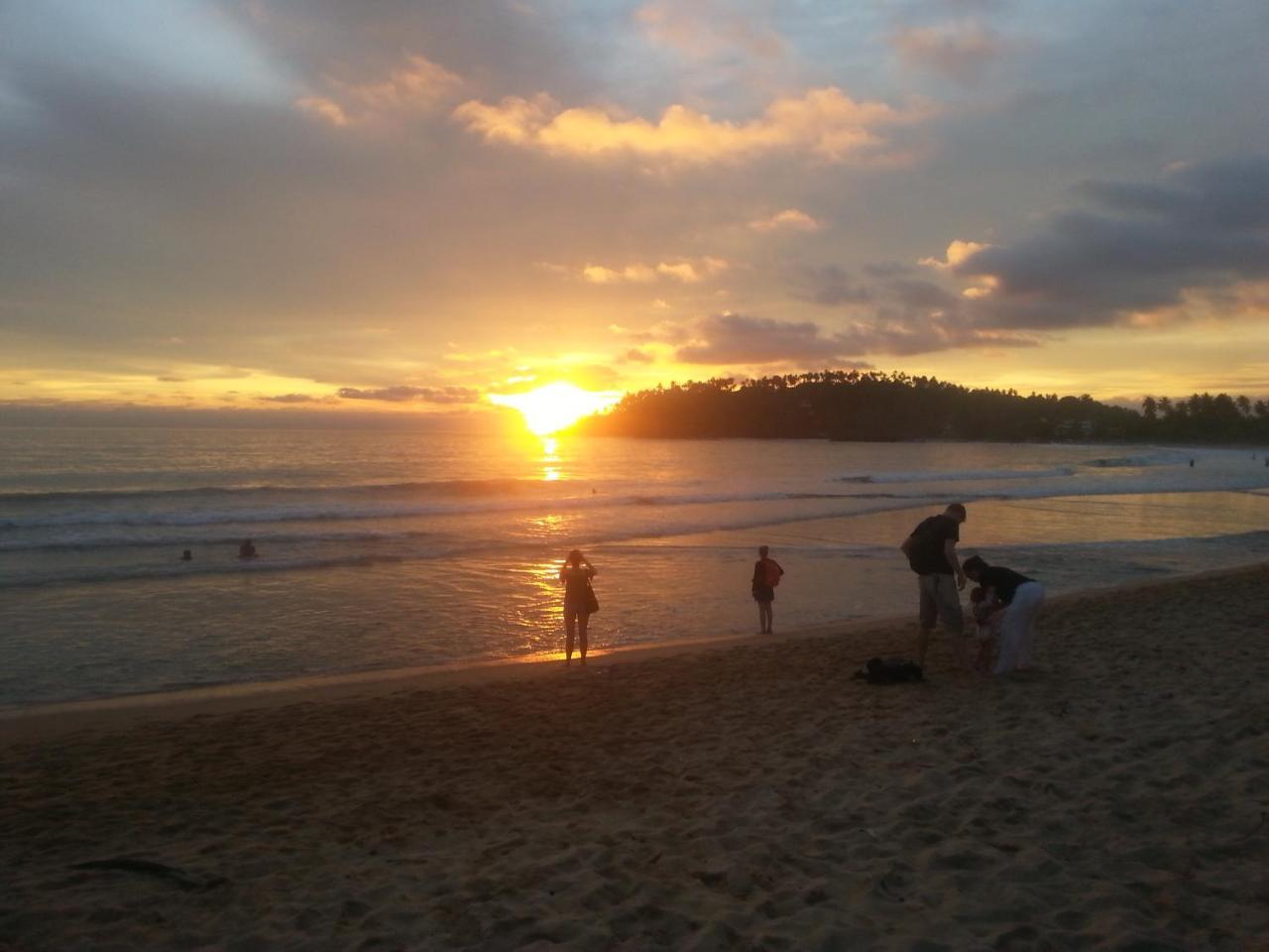 Sun Ocean Inn Mirissa Bagian luar foto