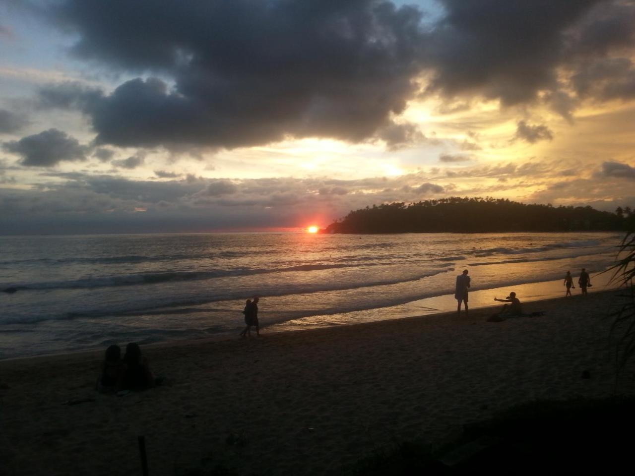 Sun Ocean Inn Mirissa Bagian luar foto