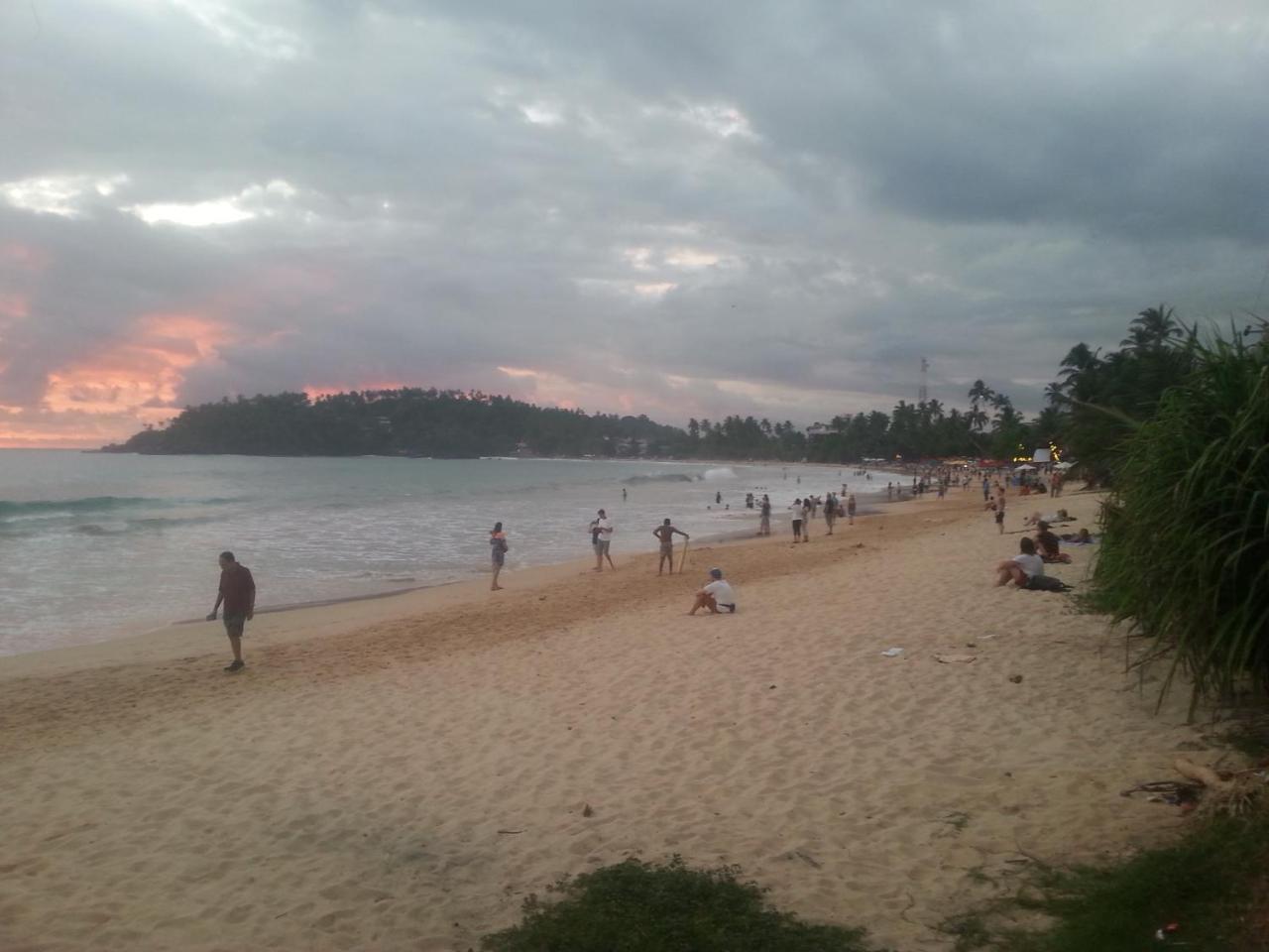 Sun Ocean Inn Mirissa Bagian luar foto