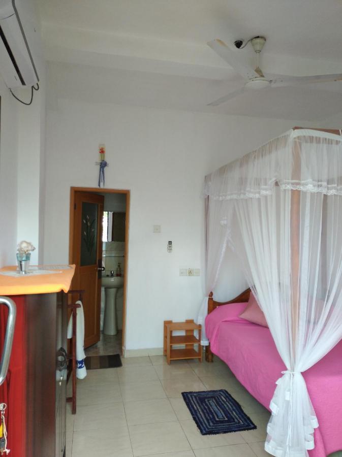 Sun Ocean Inn Mirissa Bagian luar foto