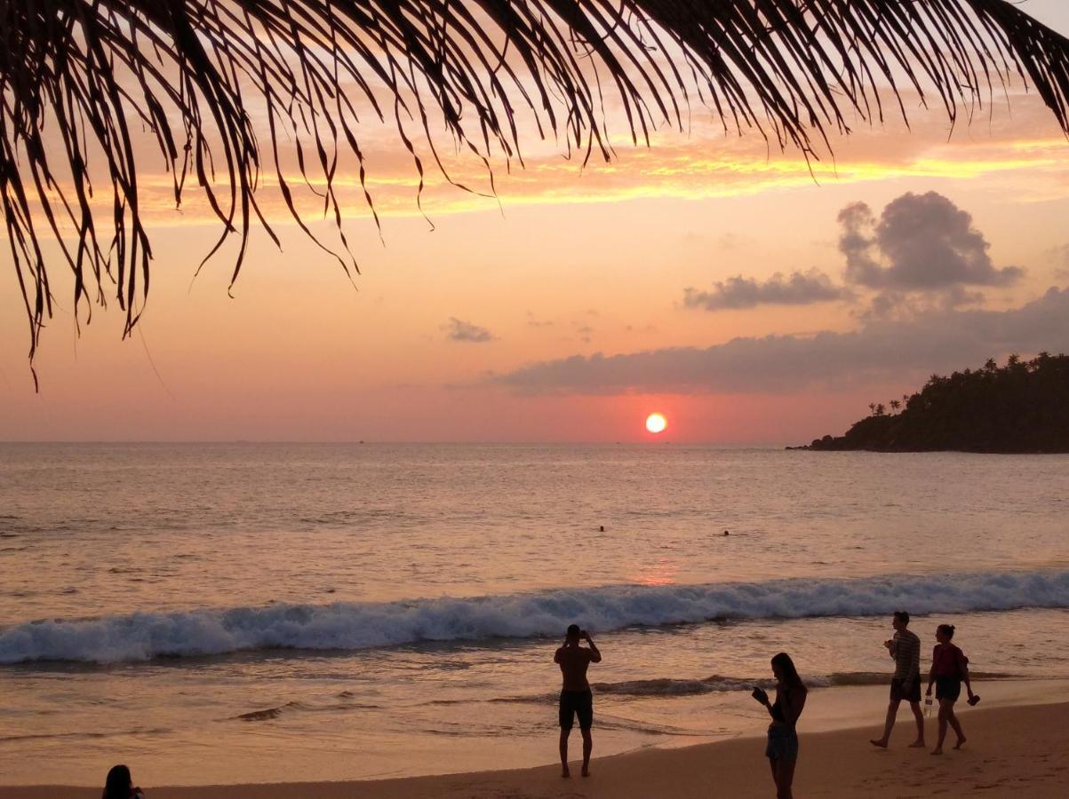 Sun Ocean Inn Mirissa Bagian luar foto