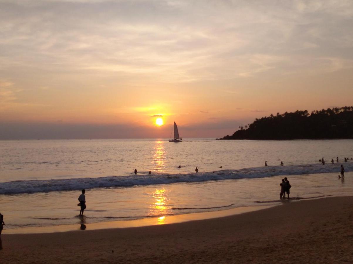 Sun Ocean Inn Mirissa Bagian luar foto